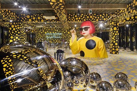 kusama robot louis vuitton|Louis Vuitton installs Yayoi Kusama lookalikes at stores .